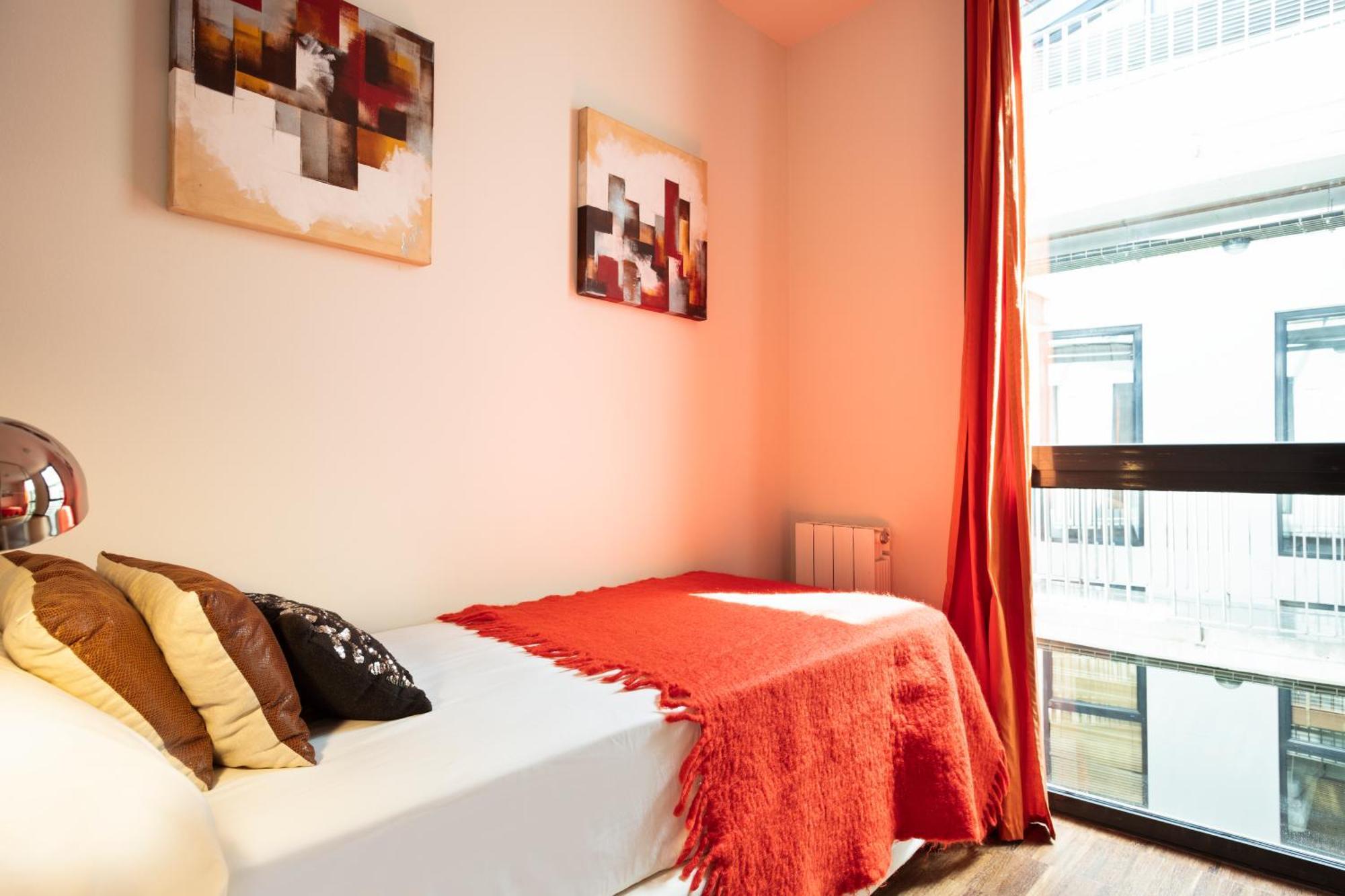 Apartment Barcelona Rentals - Sarria Apartments Near Center Phòng bức ảnh